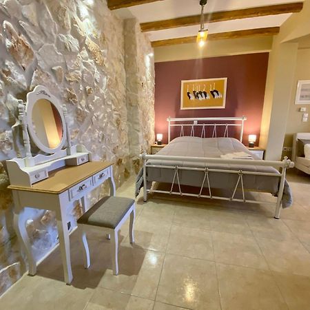 Panoraias Luxury Suite Kyparissia Bagian luar foto